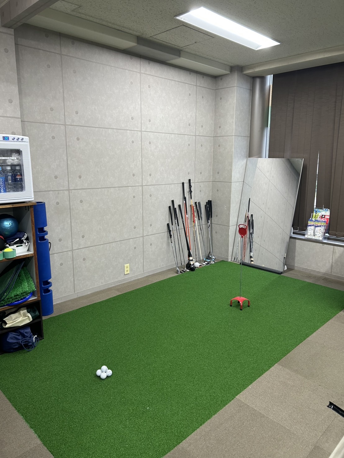 ゴルファーズラボ若松河田店3Fパターエリア